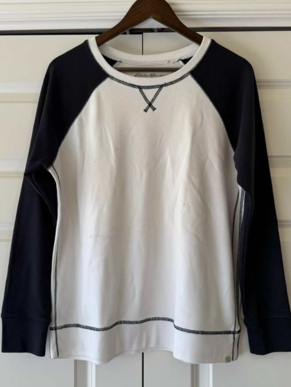Eddie Bauer Legend Wash Raglan Top in White/Navy — Size L